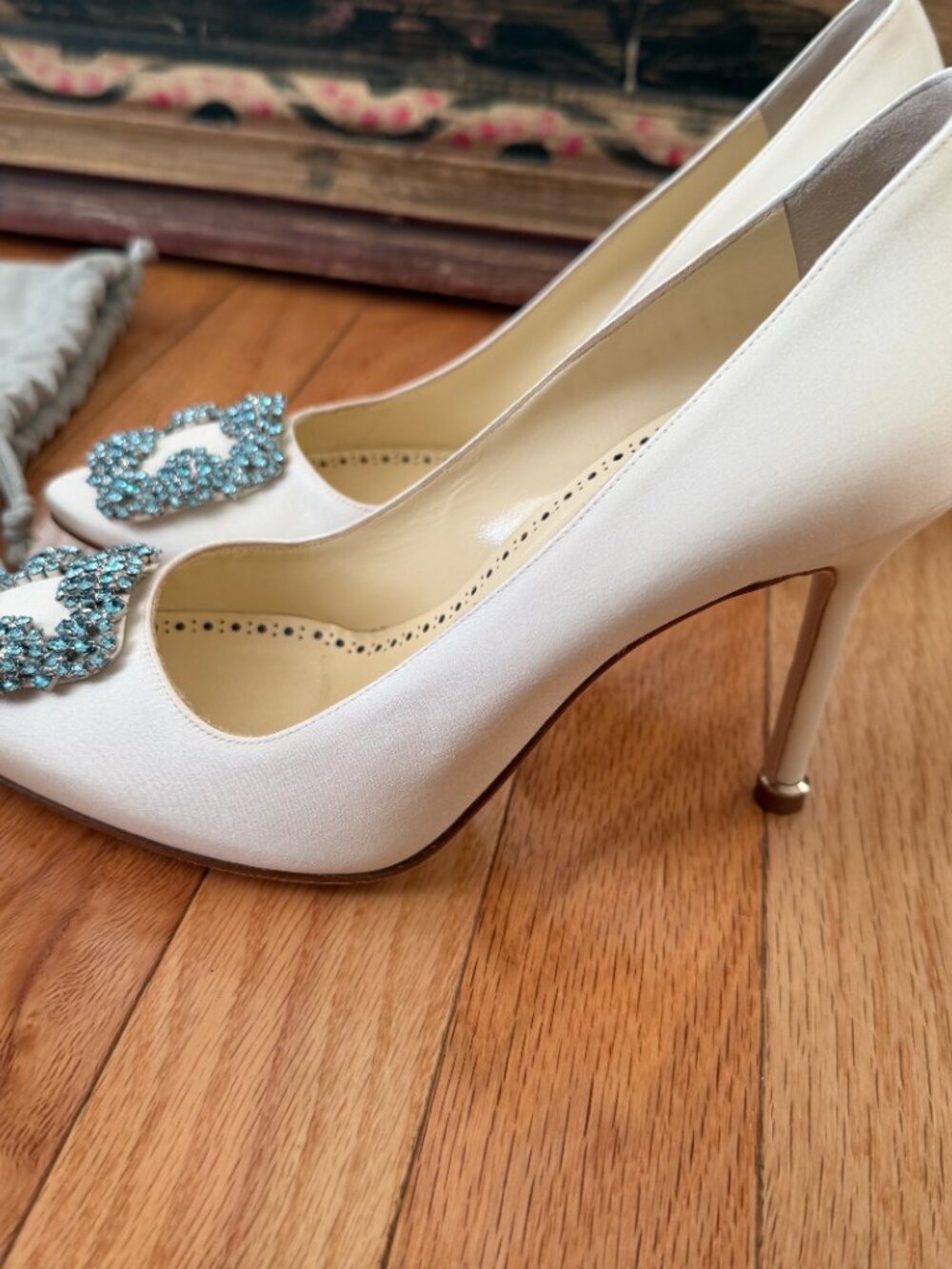 Manolo Blahnik HANGISI Bridal 90 White Satin Jewel Buckle Pumps (MSRP: $1475) - Picture 4 of 7